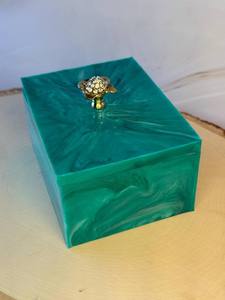 Boîte de rangement carrée indienne en résine, faite à la main, personnalisable, finition haut de gamme, qualité unique pour la maison ou l'artisanat, idéale comme cadeau - Product Image 4