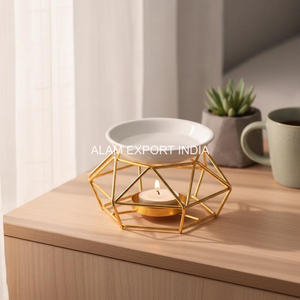 Lampe à parfum en laiton géométrique avec plat en céramique blanche pour diffuseur d'huiles essentielles, brûleur d'encens aromatique, finition dorée - Product Image 3