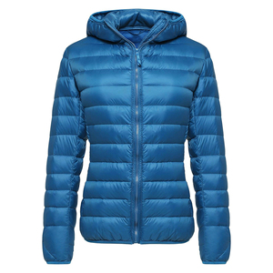 Chaqueta acolchada azul con capucha para mujer, manga larga, para invierno, relleno de poliéster, cierre de cremallera, a precios razonables - Product Image 1
