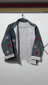 Veste d'hiver pour femme en velours gris anthracite brodée à la main, col mandarin, manches longues, style bohème chic, idéale pour les festivals - Product Image 3