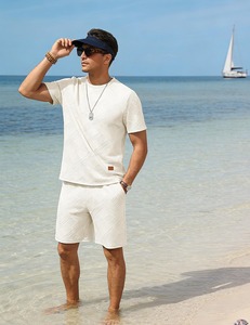 Conjunto de Camiseta y Pantalones Cortos para Hombre con Logotipo Personalizado, Color Beige Texturizado, Manga Corta, Traje Deportivo de Verano, Venta al Por Mayor, Fabricante de Ropa Deportiva Casual OEM - Product Image 3