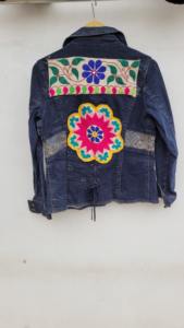 แจ็คเก็ตเดนิมปักลายสไตล์โบฮีเมียนวินเทจสำหรับเดินป่า ดีไซน์โบราณแบบโบฮีเมียน - Product Image 2