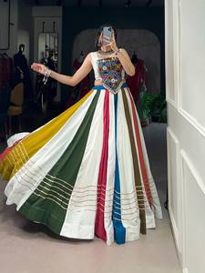 Ensemble Lehenga indien traditionnel en rayonne avec broderie miroir Gamthi, dentelle Gotta Patti Kodi, chemisier coloré rayé longueur ras du sol pour soirée - Product Image 3