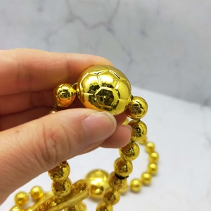 Collier unisexe en PP plaqué or sur le thème du football pour les occasions festives - Product Image 6