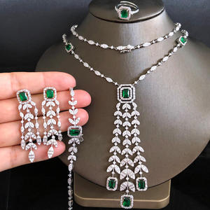 Nouvel ensemble de bijoux de luxe tendance 4 pièces en forme de cœur, collier, boucles d'oreilles, bracelet et bague pour femme, bijoux de mariage en argent - Product Image 3