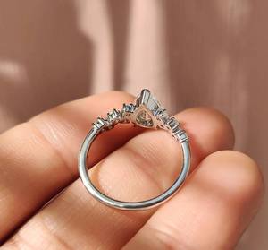 Anillo de Compromiso de Lujo para Mujer, con Diamante Cultivado en Laboratorio de 1 Quilate, Corte Pera, Color E/F, Sin Níquel, Sin Plomo, Clásico, Oro Amarillo de 14k - Product Image 2