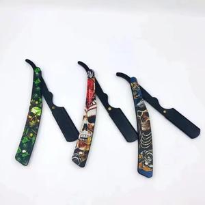 Navaja Quirúrgica Plegable Morje de Acero Inoxidable con Hoja Única y Mango de Plástico con Diseño de Calavera para Barbería - Product Image 3