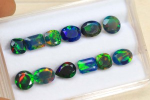 Opale noire éthiopienne authentique en vrac - Opale éthiopienne à facettes multi-feu - Lot de pierres d'opale naturelle de formes variées - Product Image 6