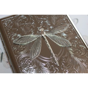KHOOSI OVERSEAS Étui à allumettes vintage en aluminium de style mi-siècle MBC-06 avec motif libellule en relief, durable, écologique et sûr - Product Image 5