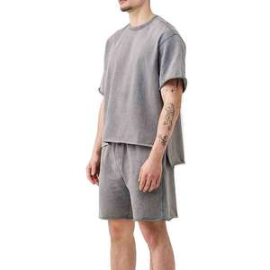 Conjunto Premium de Camiseta y Pantalones Cortos con Efecto Vintage, Logotipo Personalizado, Ropa Urbana para Hombre, Corte Holgado - Product Image 3