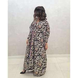 เดรสยาวพิมพ์ลายดอกไม้สไตล์โบฮีเมียนสำหรับผู้หญิง ทรงหลวม แขนยาว คอวี สไตล์ลำลองชายหาดแบบอาบายะ - Product Image 3