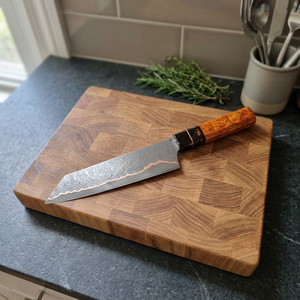 Cuchillo de chef para exteriores con patrón de cobre damasco y diseño de mango moderno para camping, viajes y uso en la cocina. - Product Image 3