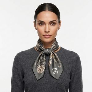 Nouveaux foulards carrés pour femmes de haute qualité en gros, 100 % soie, matériau premium, couleur unie, pour usage extérieur, logo personnalisé - Product Image 1