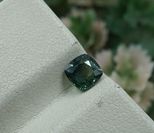 พลอยไพลินสีเขียวอมฟ้าธรรมชาติทรงคุชชั่น ขนาด 4.7x4.7x2.5 มม. น้ำหนัก 0.56 กะรัต สำหรับทำเครื่องประดับที่ไม่เหมือนใคร - Product Image 3