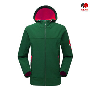แจ็คเก็ตซอฟต์เชลล์แบบมีซิปสำหรับผู้ชาย ดีไซน์สั่งทำพิเศษจาก Ryan Pro Gear พร้อมโลโก้สั่งทำ ลายเรียบ - Product Image 2