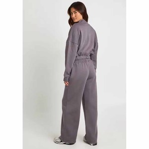 Ensemble de survêtement sportif pour femme avec logo personnalisé, coupe oversize, demi-zip, sans cordons, comprenant un sweat à capuche et un pantalon de jogging - Product Image 2