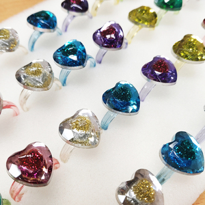 Anillos de Plástico Transparentes con Forma de Corazón para Niñas - Colores Surtidos de Alta Calidad - Product Image 3