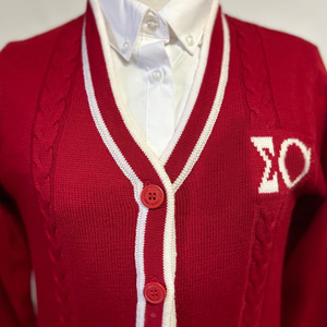 Suéter Cárdigan con Cuello en V Rojo/Blanco Inspirado en DST, 100% Algodón, Estilo Sorority Invernal, Transpirable y de Primera Calidad - Product Image 5