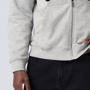 Sudadera con Capucha Gris para Hombre, Corte Regular, 100% Algodón Felpa, Diseño Casual con Bolsillo Frontal Bordado, Ropa de Invierno - Product Image 4