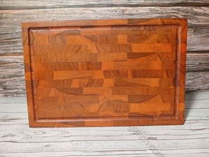 Planche à découper rectangulaire en bois de teck, épaisseur 1,5 cm, durable, pour cuisine, avec poignée pour couteau, sans danger pour les aliments, écologique, compatible lave-vaisselle - Product Image 3