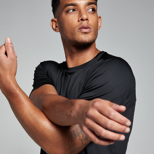 เสื้อยืดออกกำลังกายผู้ชาย โพลีเอสเตอร์ 100% แผ่นตาข่ายด้านหลัง แห้งเร็ว ระบายเหงื่อ ชุดกีฬา ฟิตเนส เทรนนิ่ง - Product Image 4