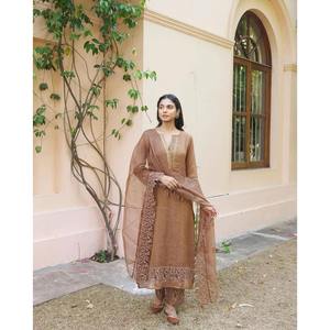 ผ้าไหม Chanderi ที่น่าสนใจพร้อมกางเกงเย็บปักลำดับเสื้อทำงานกับ dupatta Chiku