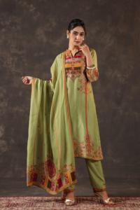 Conjunto de Traje Tradicional - Product Image 1