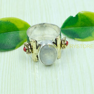 แหวนเงินแท้ 925 ประดับมูนสโตนสีรุ้งไฟฟ้าสีน้ำเงินและปะการังสีแดง พร้อมวงแหวนทองเหลือง แหวนทำมือแบบตอกลายสำหรับเครื่องประดับมูนสโตน - Product Image 6