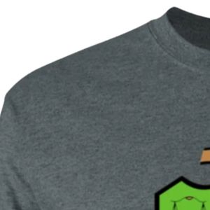 Camiseta de Manga Larga Color Gris Carbón con Estampado Gráfico de Escudo con Letras Griegas, Cuello Redondo, Estilo Casual, Ropa Urbana para Uso Diario - Product Image 5