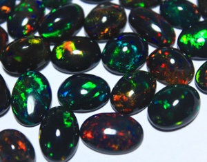 Ópalo Negro Etíope Natural Calibrado de 10*8mm, Gema de Ópalo en Forma Ovalada Cabujón con Juego de Color, Venta Directa de Fábrica al Por Mayor - Product Image 3
