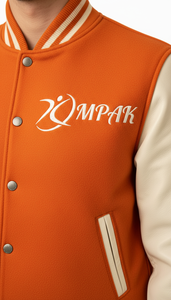 Chaqueta Varsity con Capucha de Invierno Estilo Americano de Alta Gama, Impresión por Sublimación, Logotipo Frontal, Unisex - Product Image 4