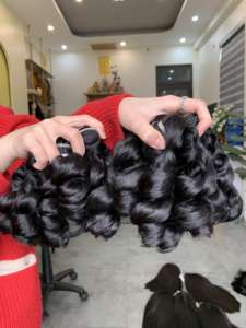 Prix de gros Extensions de cheveux à trame rebondissante à la machine à texture courte Tissage de cheveux humains Remy bruts vietnamiens - Product Image 4