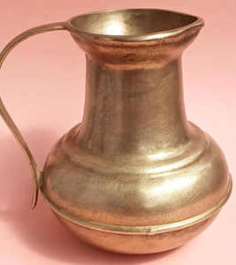 Pichet à eau vintage en métal doré avec poignée et bec verseur – Carafe durable pour cadeaux, meilleure qualité pour mariage, table et décoration intérieure - Product Image 4