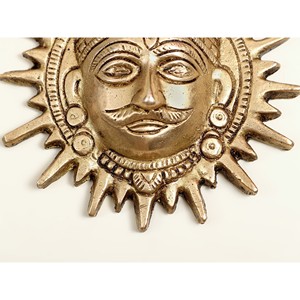 Petite statue murale Surya Dev Idol en laiton 4 \ "faite à la main Article unique - Product Image 2