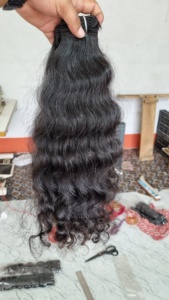 Extensions de cheveux humains indiens vierges Remy indiens de qualité temple Cheveux non traités de style bouclé à vague naturelle - Product Image 3