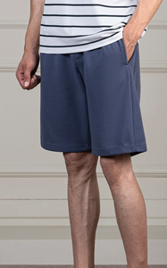 Shorts de mezclilla negros premium con pedrería personalizada para hombre, con dobladillo sin rematar y cremallera lateral, estilo urbano: comodidad y estilo en un solo producto. - Product Image 3
