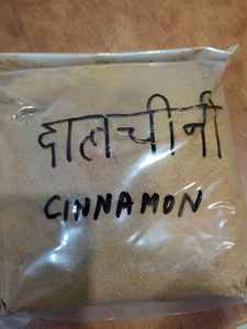 Poudre naturelle stimulante pour cheveux longs et gras et anti-pelliculaire, formule végétalienne 2-en-1 à base d'Amla, Ashwagandha, Feuilles de Curry et Tulsi pour la croissance capillaire - Product Image 4