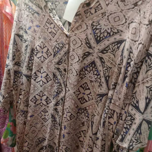 Chemisier vintage à imprimé géométrique mosaïque, ton terre, mandala, boutonné, coupe droite pour femme, manches ballon en satin, col mandarin - Product Image 1