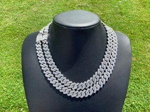 Collar de Cadena Figaro de Plata 925 con Baño de Rodio para Hombre, con Microincrustaciones de Moissanita, Estilo Hiphop, para Uso Diario - Product Image 1