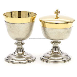 Ensemble Calice et Ciborium d'église en laiton, laiton poli miroir, finition texturée nickelée, couvercle à croix, ensemble d'ustensiles liturgiques de communion - Product Image 1