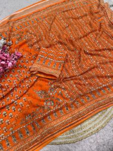 Magnifique sari en georgette à imprimé numérique avec travail Khatli et travail de miroir original, accompagné d'un chemisier à imprimé numérique et travail de miroir. - Product Image 6