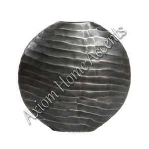 Jarrón de gres sofisticado con diseño moderno, perfecto para entornos elegantes de hogar y Jardín de Axiom Home Accents - Product Image 2