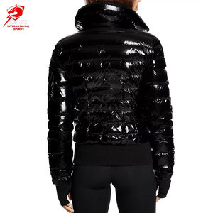 Vestes matelassées polyvalentes pour femmes en deux pièces pour les sports à fort impact, haut à capuche coupe-vent, combinaison athlétique rembourrée - Product Image 2