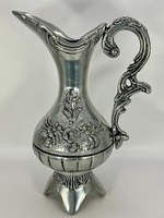 Pichet en argent de style vintage orné avec motif floral gravé et poignée courbée – Vaisselle élégante pour la décoration et l'exposition à la maison
