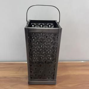 Portavelas de Metal Vintage Hecho a Mano, Diseño Artesanal V522, con Asa Decorativa de Hierro, Tamaño 5.25X5.25X11.5, para Hogar y Jardín - Product Image 3