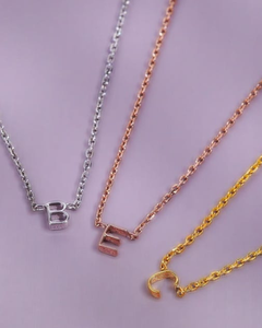 Collar con inicial de plata 925 para ella, joyería delicada para uso diario, colgante minimalista con letra, collar con nombre personalizado para regalo. - Product Image 1