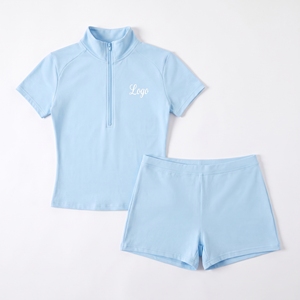 Ensemble sportif 2 pièces pour femme, haut zippé à manches courtes et short au-dessus du genou, séchage rapide, polyester tricoté, coupe classique, printemps-été - Product Image 5