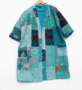 Robe de nuit kimono style patchwork multicolore Kantha matelassée en coton, faite à la main, vente en gros - Product Image 3