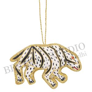 Adornos Navideños Personalizados de Terciopelo Satinado con Cuentas Bordadas a Mano de Brazeal Studio, Ecológicos, con Diseño de Loro - Product Image 6