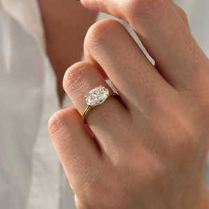 Anillo Solitario de Diamante Cultivado en Laboratorio de 2 Quilates, Corte Ovalado, E VVS2, Oro Amarillo de 14k, Anillo de Compromiso con Certificación IGI - Product Image 6